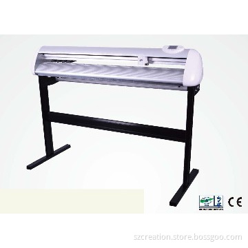 Cutting plotter with servo motor
